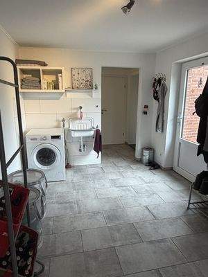 Hauswirtschaftsraum mit genügend Platz (4)