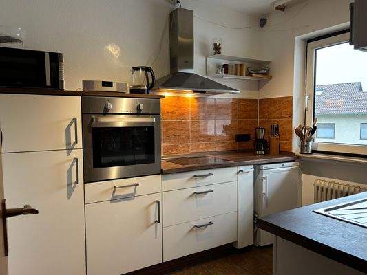 Moderne Küche mit Geräten