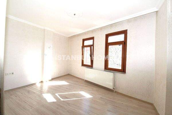 Key-Ready Apartment Near the Public Transport in Fatih