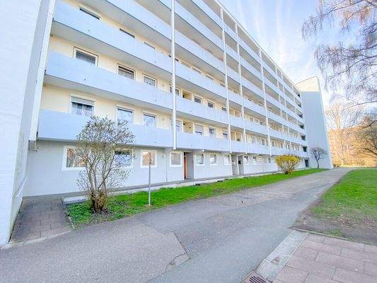 Ansicht West und Wohnungseingang