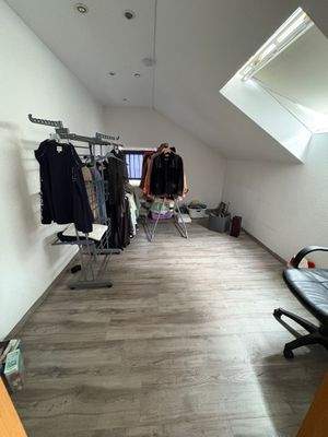 Kleiderstange im Dachzimmer