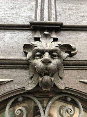 Löwe an Haustür.jpg