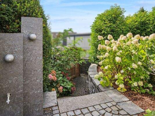 Treppe zum Gartenhaus