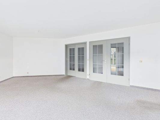 Wohnbereich und Küchenzugang