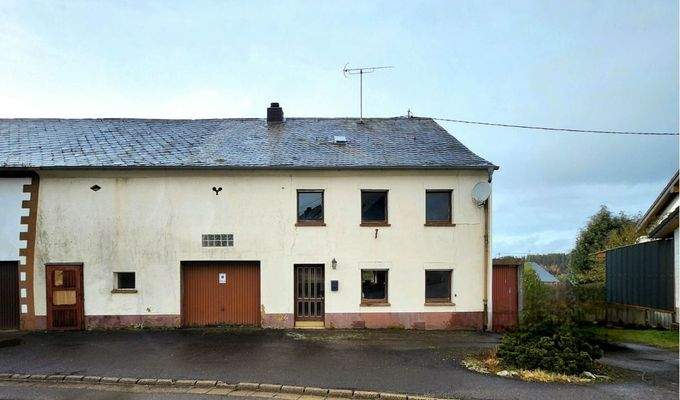 Frontansicht mit angebauter Garage