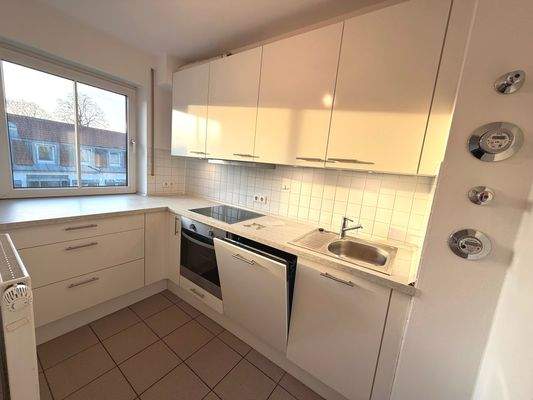 Küche auf Wunsch mit Einbauten