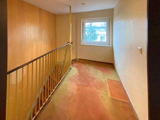 29-Treppen-Flur-OG-2.JPG