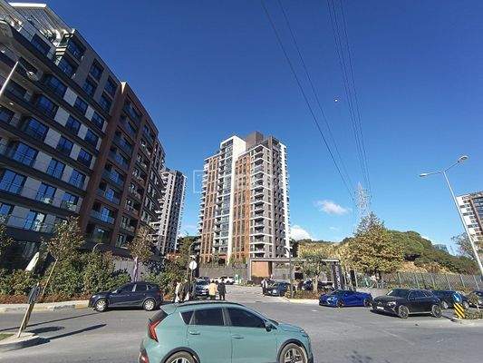 Apartments in a Complex Close to Vadi İstanbul in Sarıyer