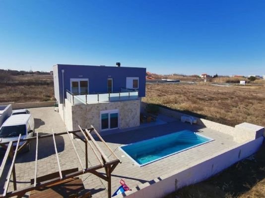 villa-mit-pool-200-m-vom-meer-entfernt (3)