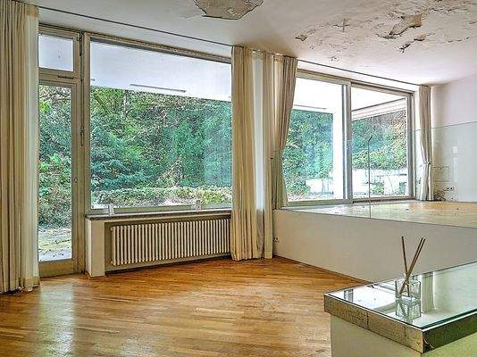 Essbereich mit Blick ins Grün