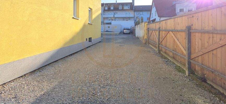 Einfahrt-Grundstück