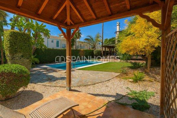 4 Bedroom House with Private Pool Near the Beach in Almeria