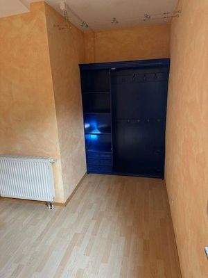 KI-Zimmer/weiss neu gestrichen