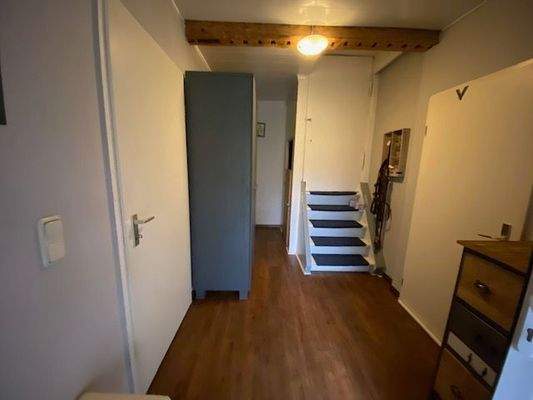 Flur zum Garten zw. d. Wohnungen, Treppe zum Boden