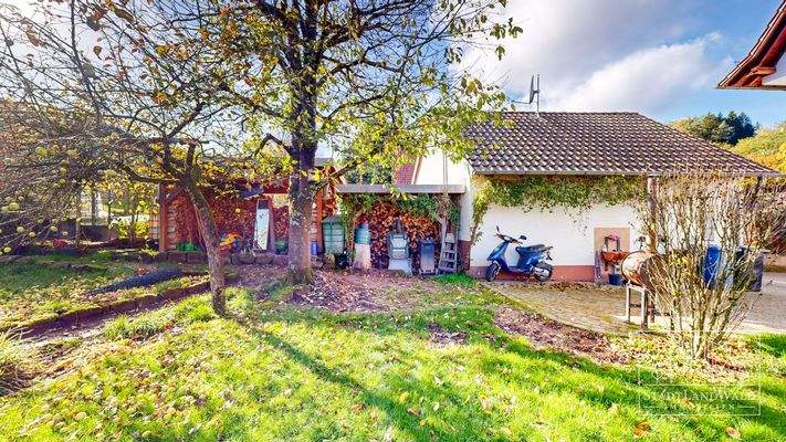 Garage mit Unterstand