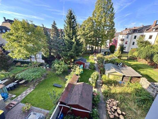 Hof- und Gartenblick vom Balkon