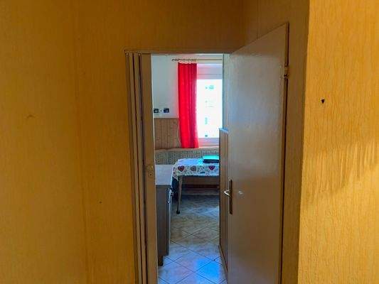 Blick vom Flur in die Küche