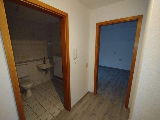 Eingangsbereich mit zwei Türen