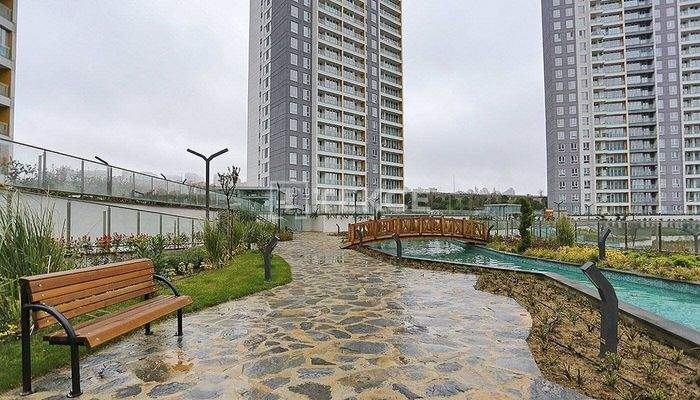 Apartments with Outdoor Swimming Pool in İstanbul Avcılar