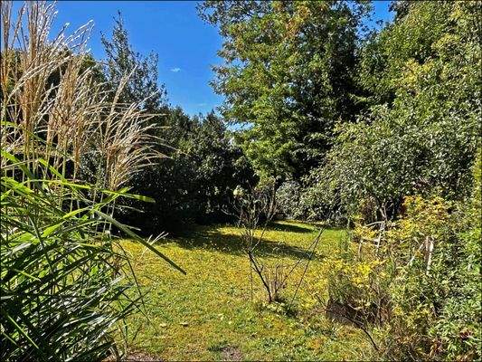 Der Garten ist ein idealer Rückzugsort für Ruhe und Entspannung