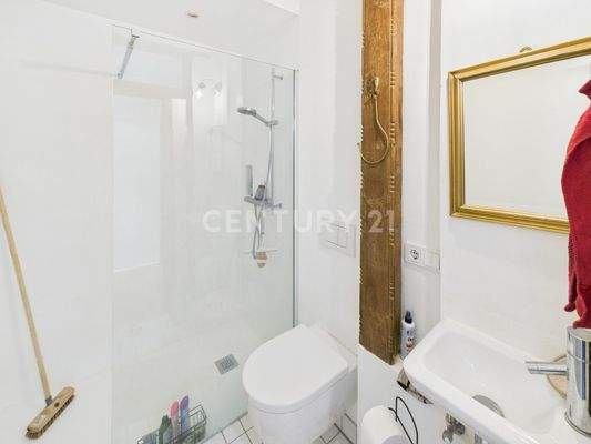 Duschbadezimmer (1. OG) im Hauptgebäude