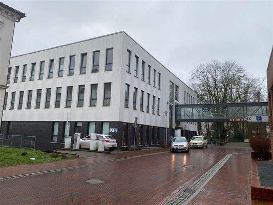 rückwärtige Ansicht, Zufahrt Tiefgarage