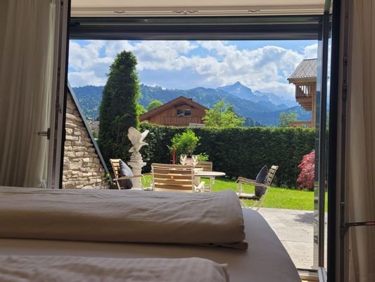 Schlafzimmer mit wunderschönem Alpenblick