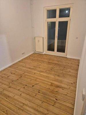 Zimmer II (Zugang zum Balkon)