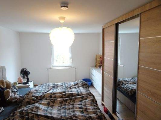 Schlafzimmer WO4 DG li.JPG