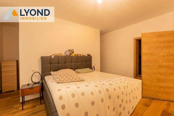 Schlafzimmer mit dahinter liegender Ankleide