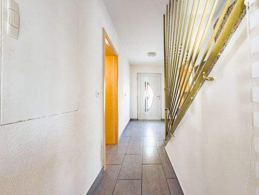 Treppenhaus und zweiter Hauseingang