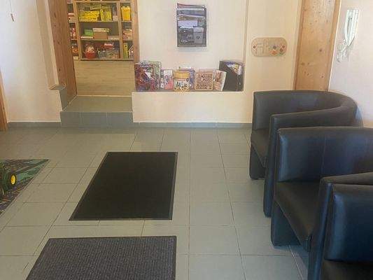 Eingangsbereich-Wartezimmer.JPEG