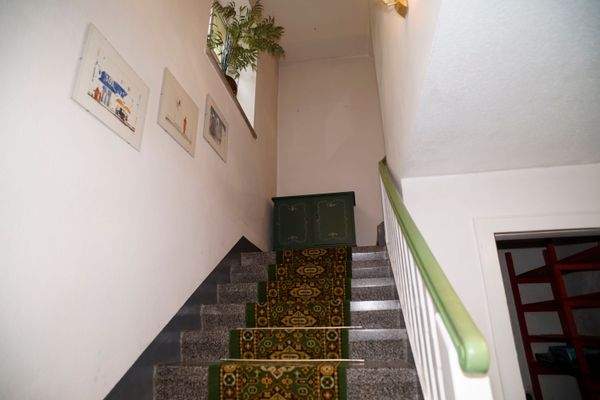 13_Treppe zum 1. OG.JPG