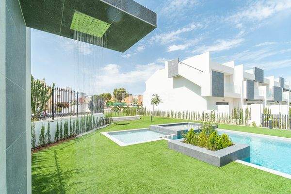 Contemporary Apartments near Amenities in Los Altos Torrevieja