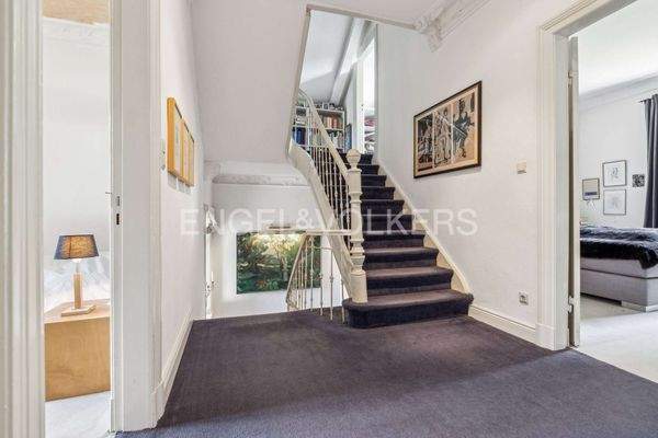 Flur und Treppenhaus im Obergeschoss