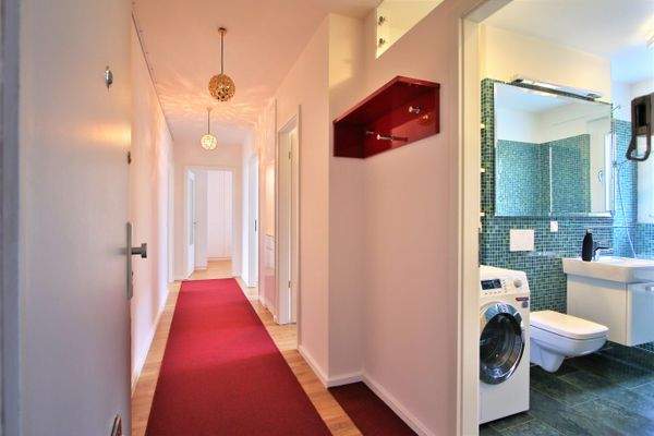 Eingangsbereich mit stylischer Flurgarderobe