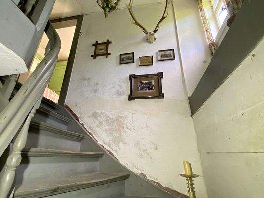 44 Aufgang zum 1. Obergeschoss.jpg