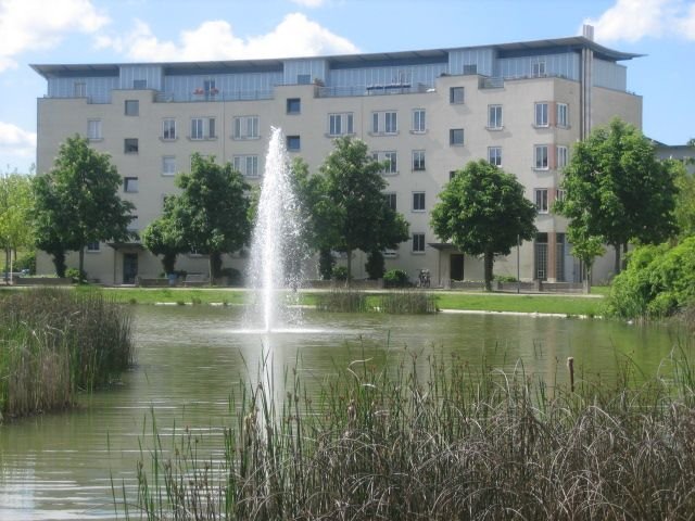 DIREKT AN SEEANLAGE! Helle EG-Wohnung (inkl. TG-Stellplatz) mit sonnigem Garten in grüner Stadtrandlage!