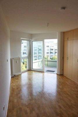 Schlafzimmer mit Zugang zur hinteren Balkon
