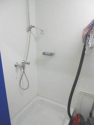 1 Dusche von 2 Duschen