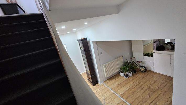 EG Treppe zum OG.jpg