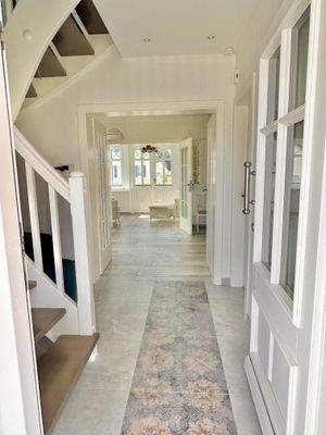 Der Eingangsbereich ist hell und einladend