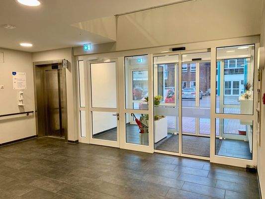 19. Gemeinschaft, Hauptgebäude, Haupteingang innen 1