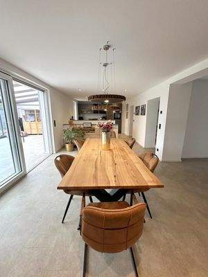 Blick vom Essbereich in die Küche