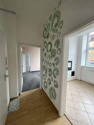 Flur mit Blick ins Wohnzimmer/Küche