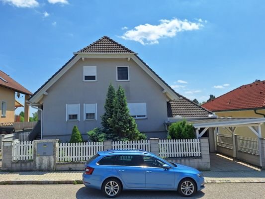 Wohnhaus v.d. Straße (3)