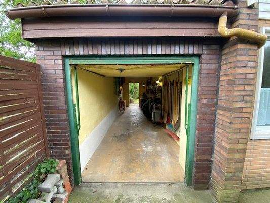 Garage Tor Eingang.jpg