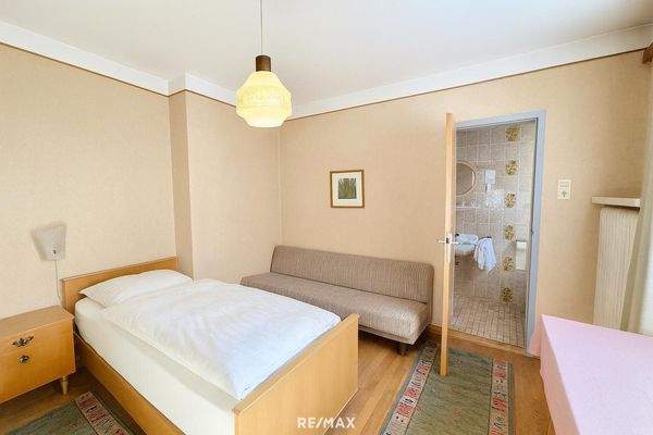 Zweibettzimmer mit Bad 