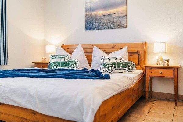 Schlafzimmer 1 zur Südseite