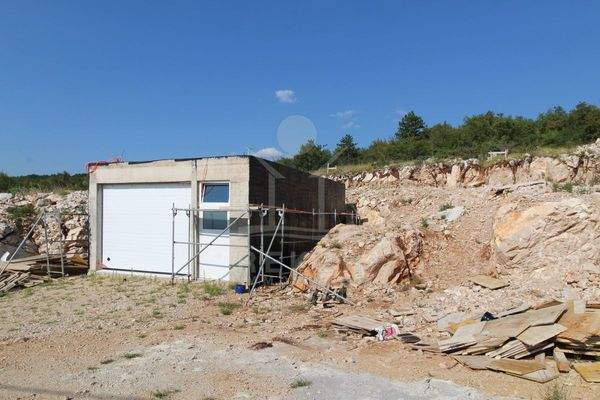 Großes Grundstück mit Meerblick